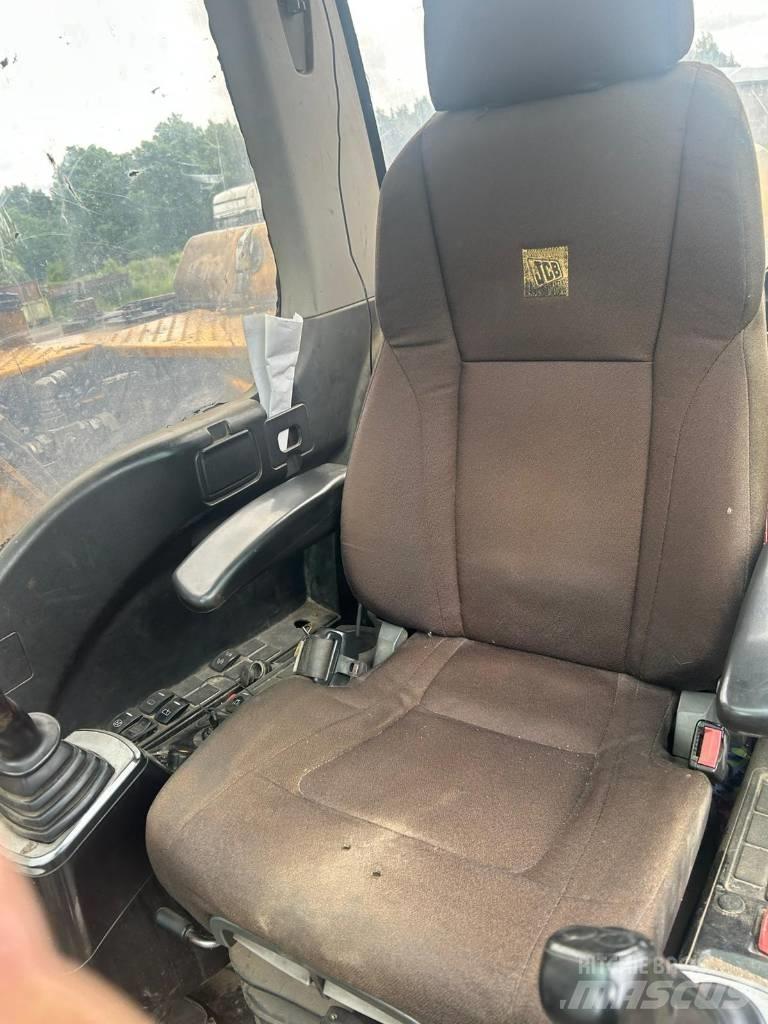 JCB JS 130 LC Escavatori cingolati