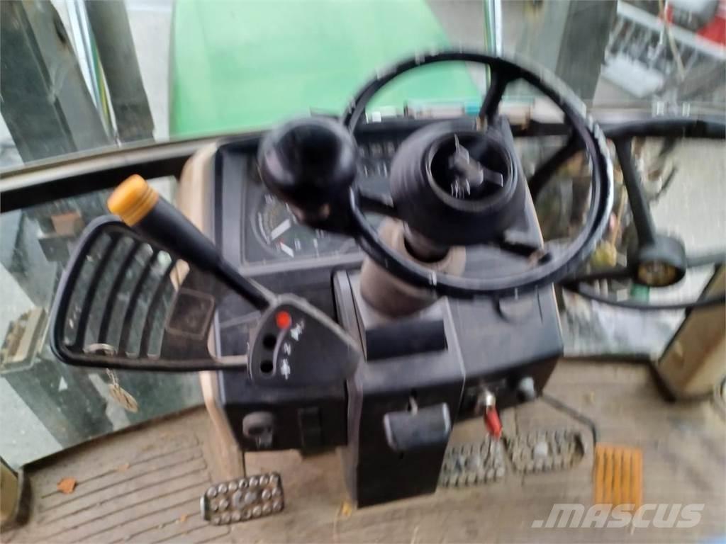 John Deere 6110SE Trattori
