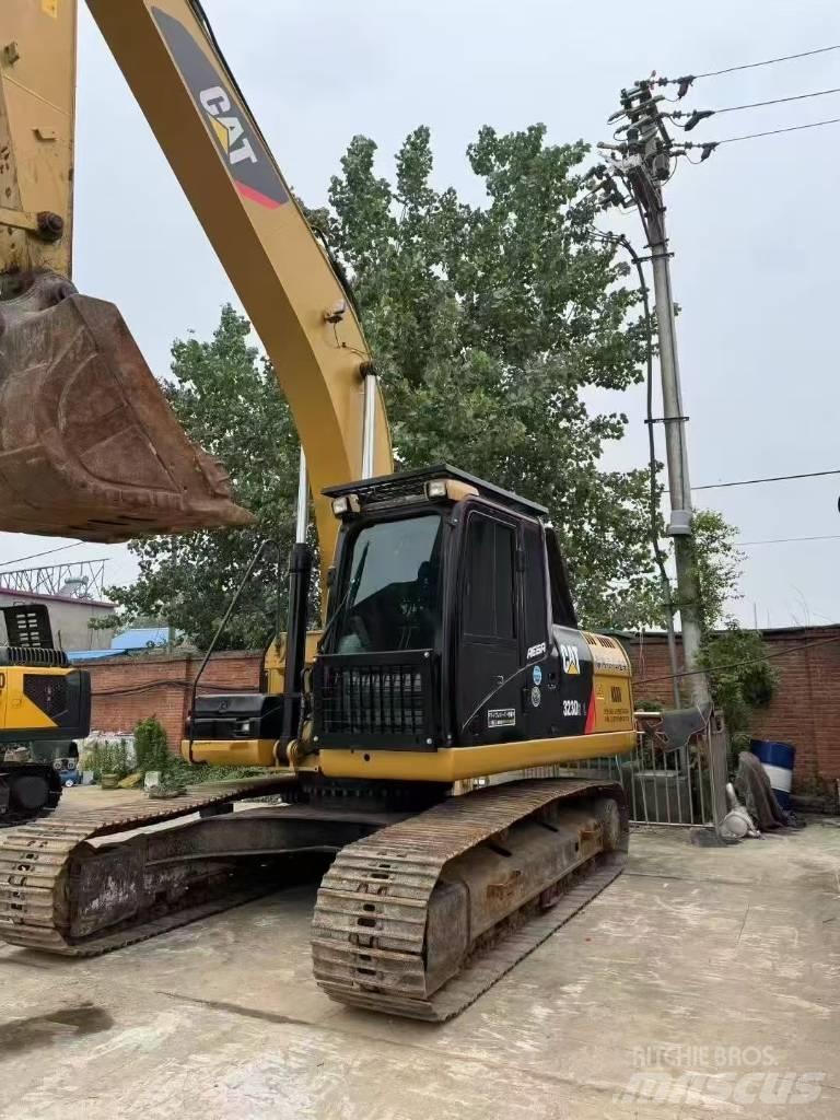 CAT 323D Escavatori cingolati