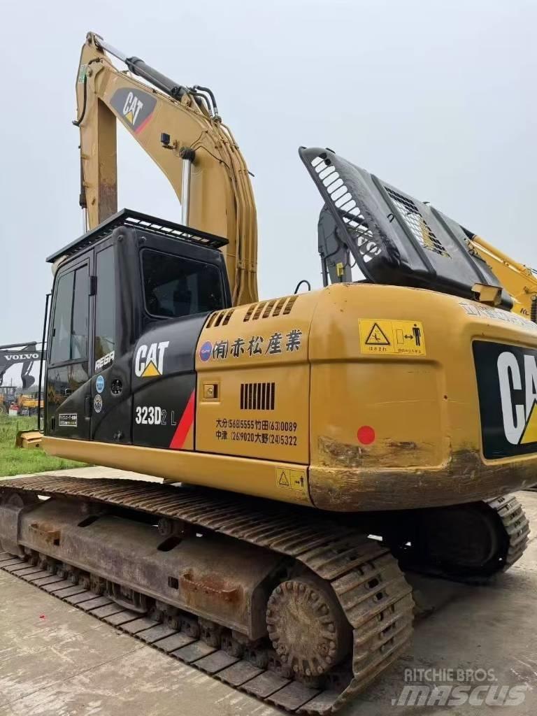 CAT 323D Escavatori cingolati