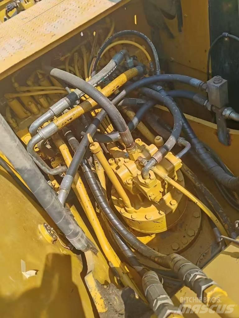 CAT 323D Escavatori cingolati
