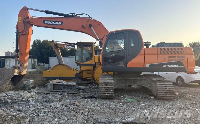 Doosan DX220 Escavatori cingolati