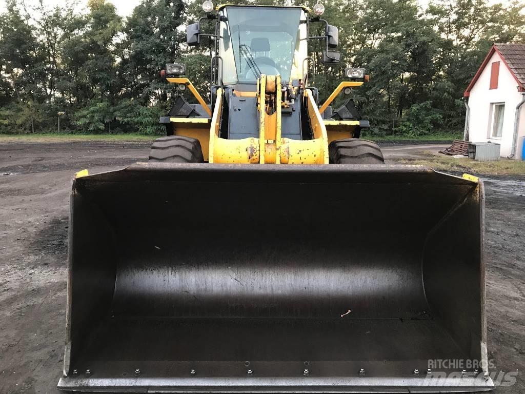Komatsu WA320-5H Pale gommate