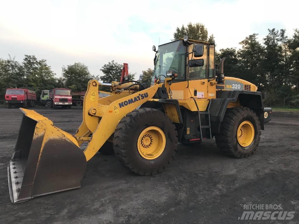 Komatsu WA320-5H Pale gommate