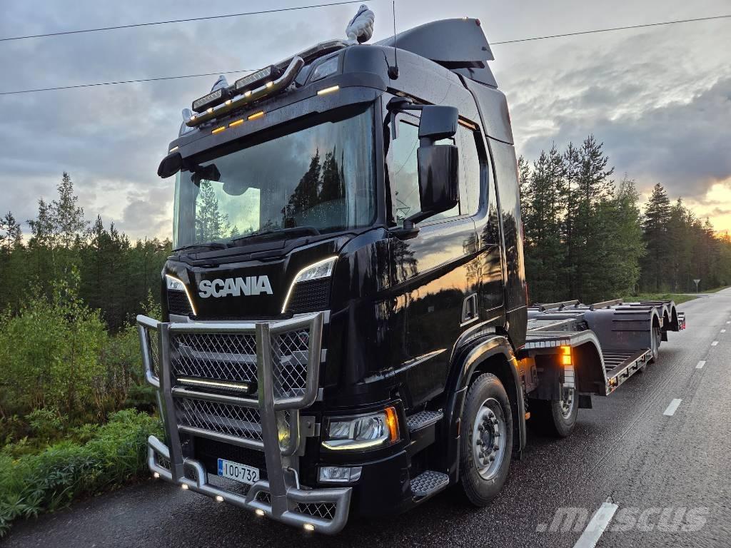 Scania R 450 Camion per il trasporto di macchine forestali