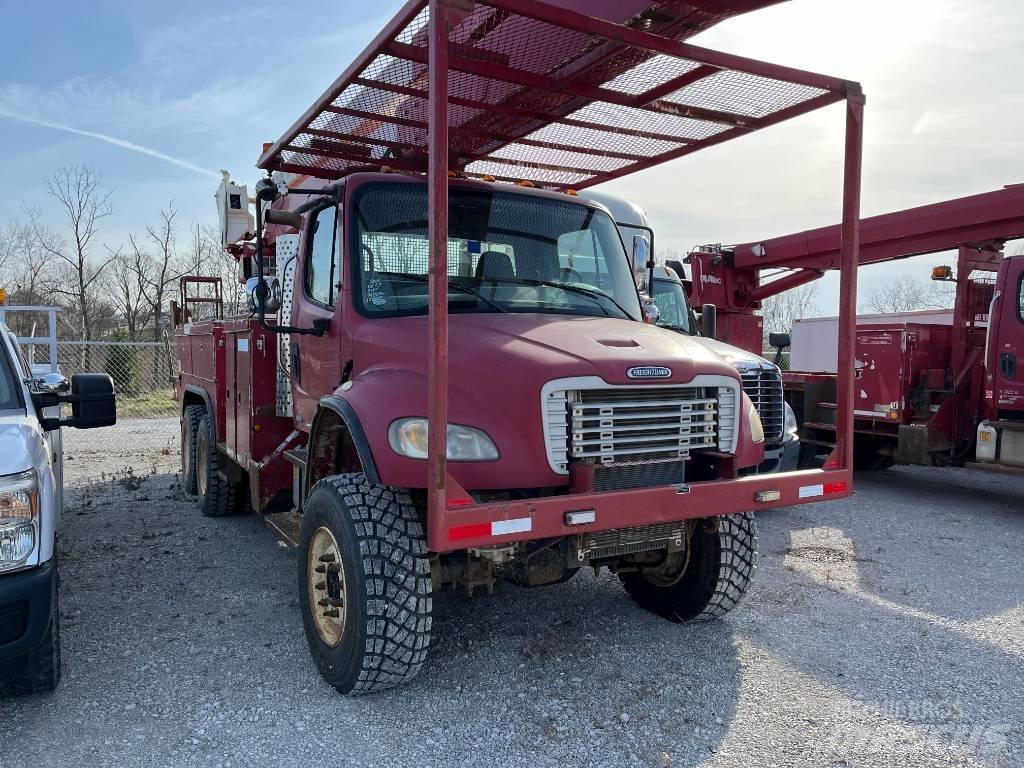 Freightliner M2-106 Piattaforme autocarrate
