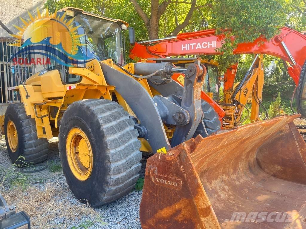 Volvo L 120 F Pale gommate