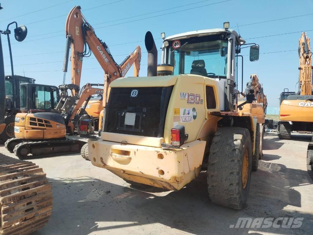 New Holland W 130 Pale gommate