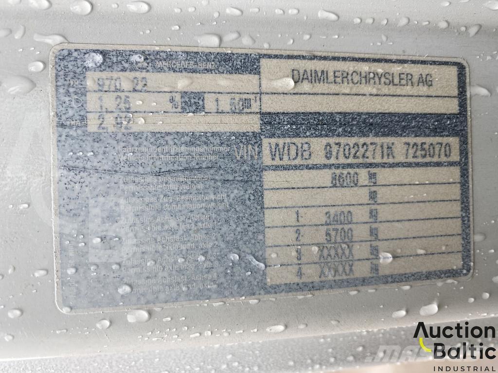 Mercedes-Benz 815 Camion con sponde ribaltabili