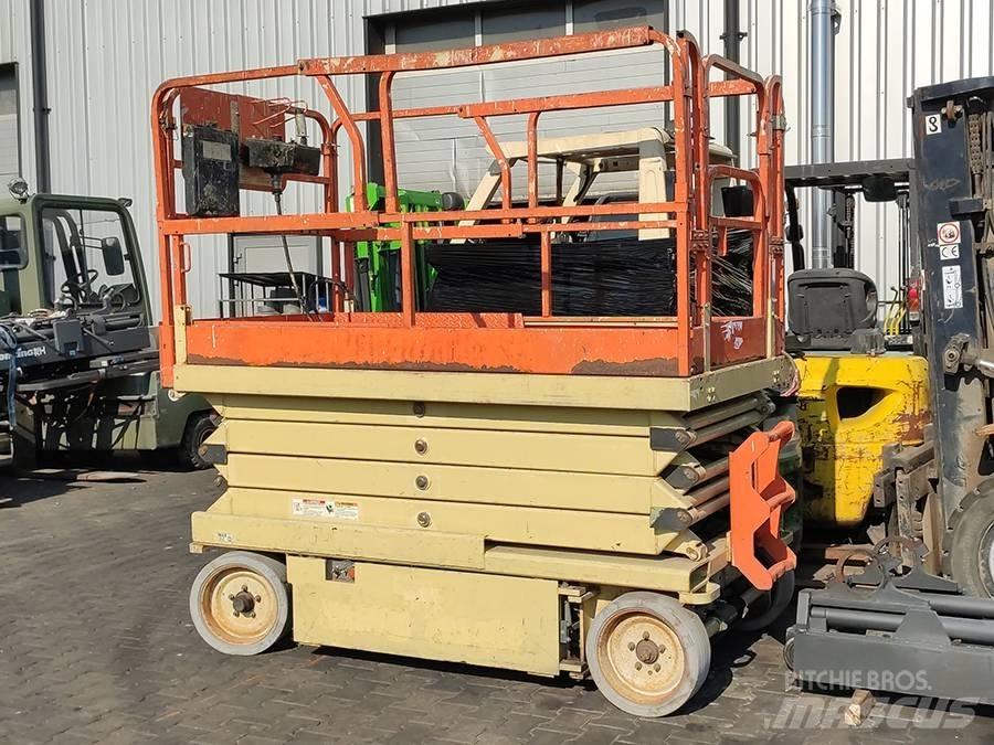 JLG 2646 E 2 Piattaforme a pantografo