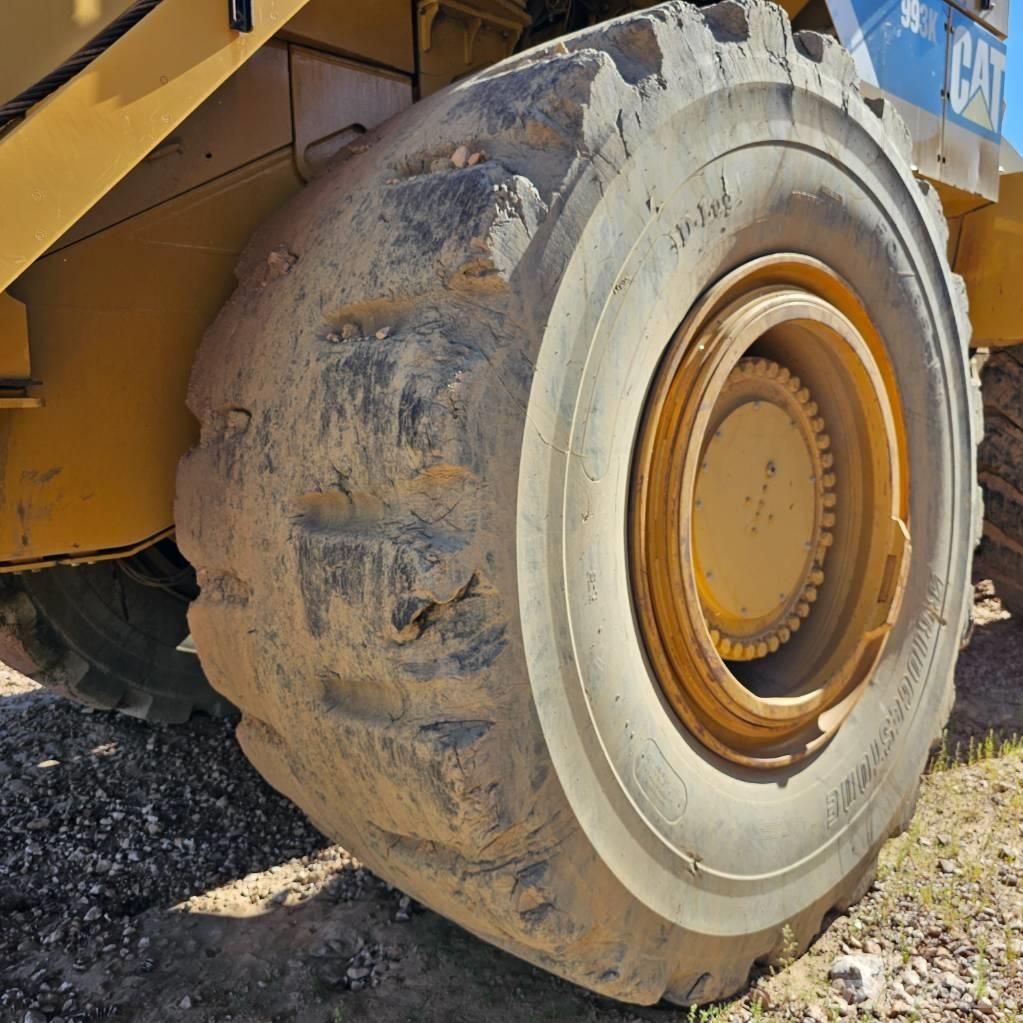 CAT 993K Pale gommate