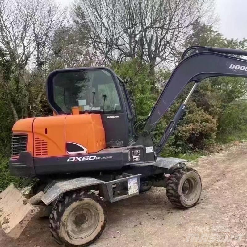 Doosan dx60w Escavatori gommati