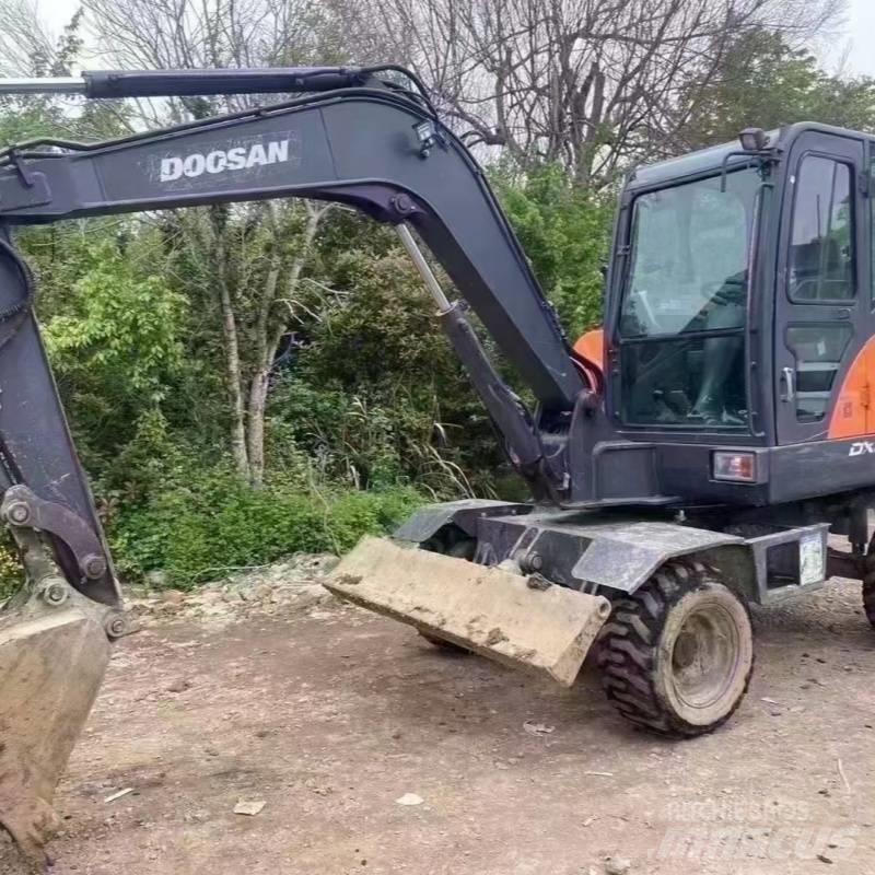 Doosan dx60w Escavatori gommati