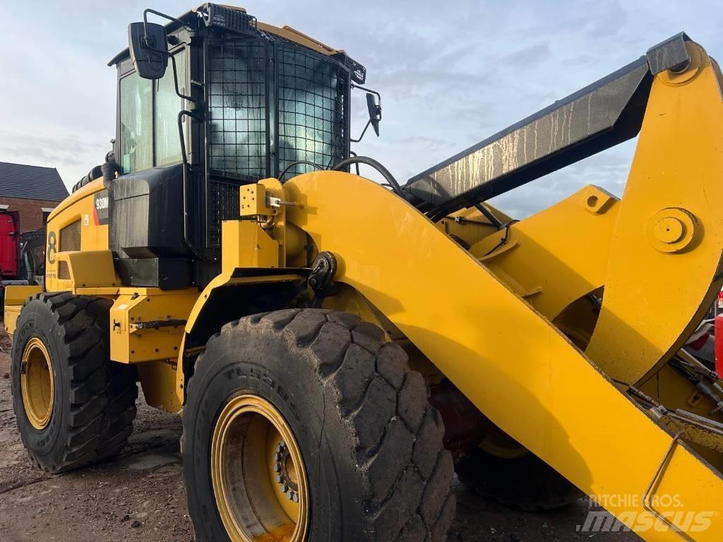 CAT 930 M Pale gommate