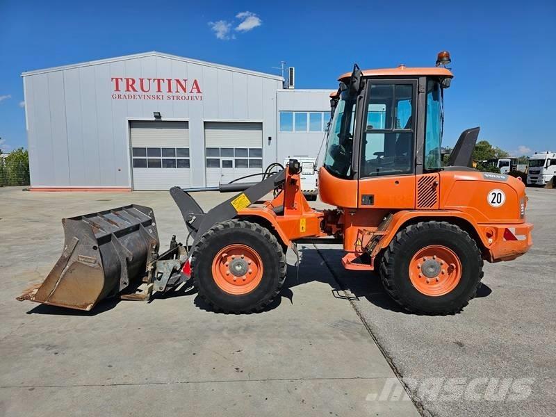 Volvo L 30 G Pale gommate