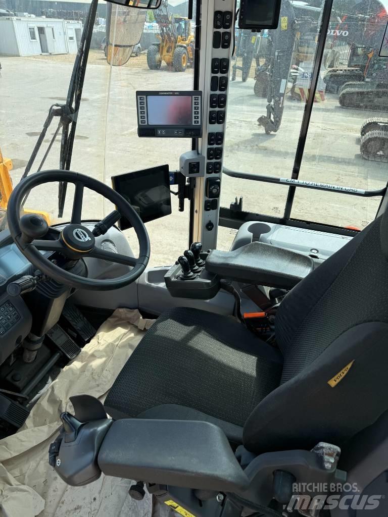 Volvo L 220 H Pale gommate