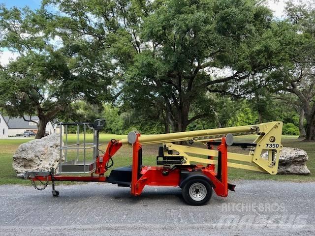 JLG T 350 Piattaforme aeree su rimorchio