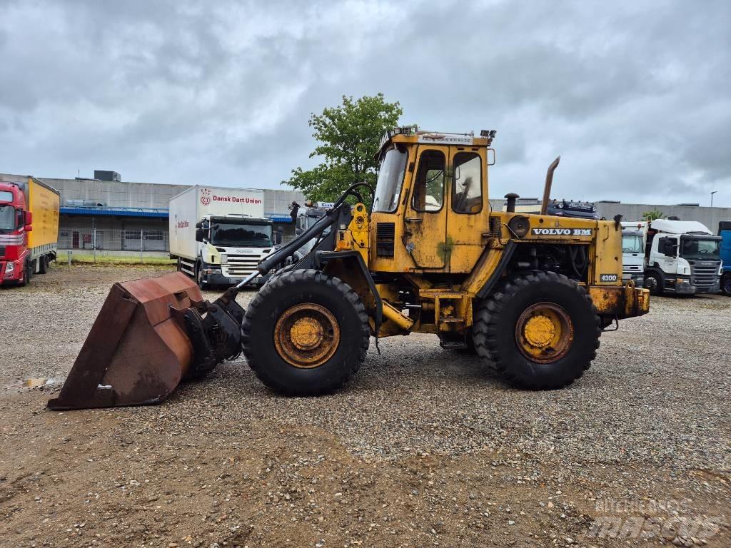 Volvo BM 4300 Pale gommate