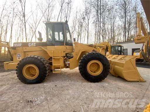 CAT 950F Pale gommate