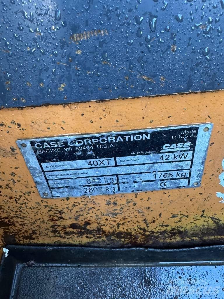 CASE 40 XT Mini Pale Gommate