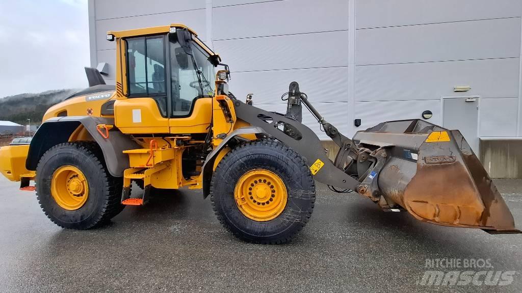 Volvo L90H Pale gommate