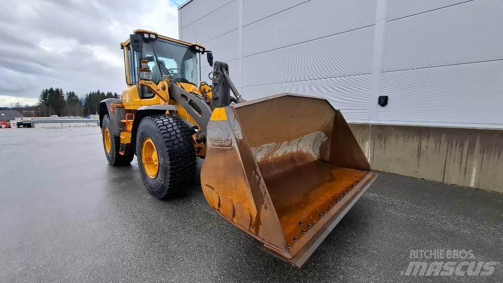 Volvo L90H Pale gommate
