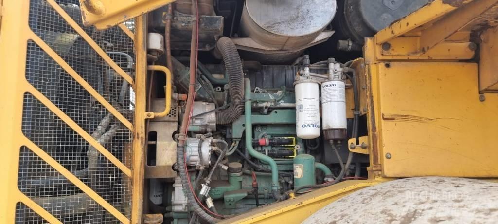 Volvo L 220 E Pale gommate