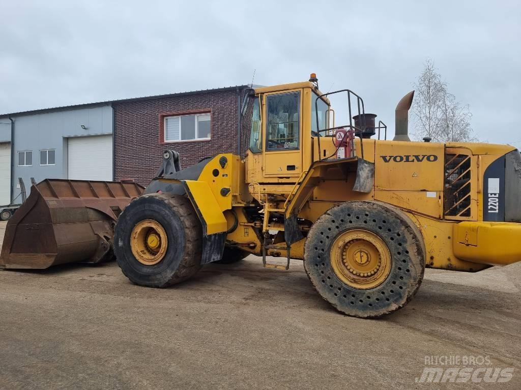 Volvo L 220 E Pale gommate