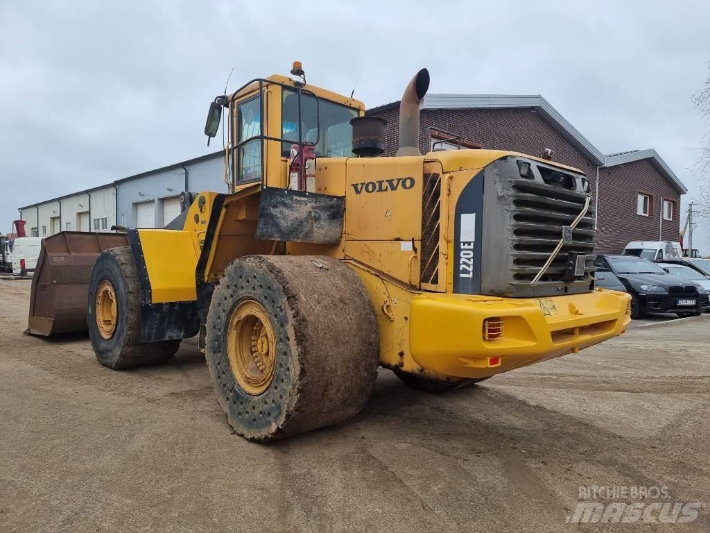 Volvo L 220 E Pale gommate