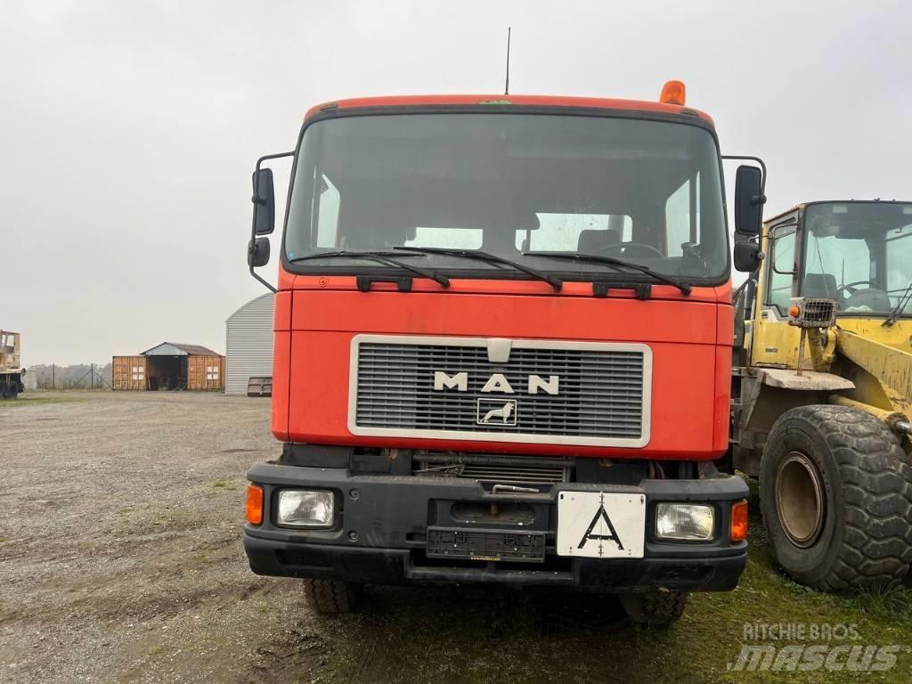 MAN F 08 Camion ribaltabili