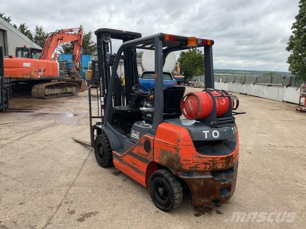 Toyota 02-FGF25 Carrelli elevatori GPL