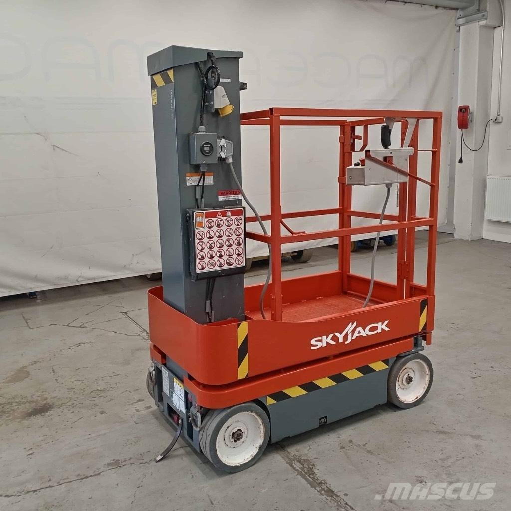 SkyJack SJ 16 Sollevatori verticali