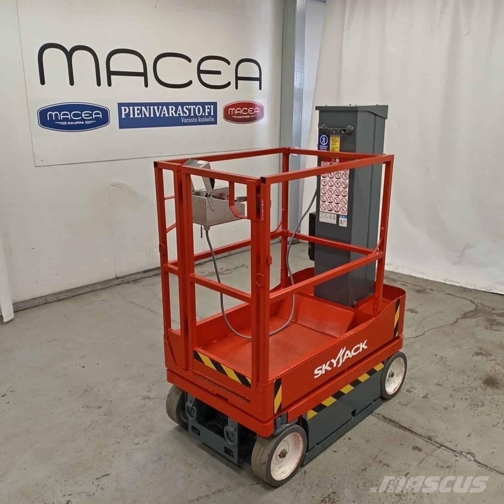 SkyJack SJ 16 Sollevatori verticali