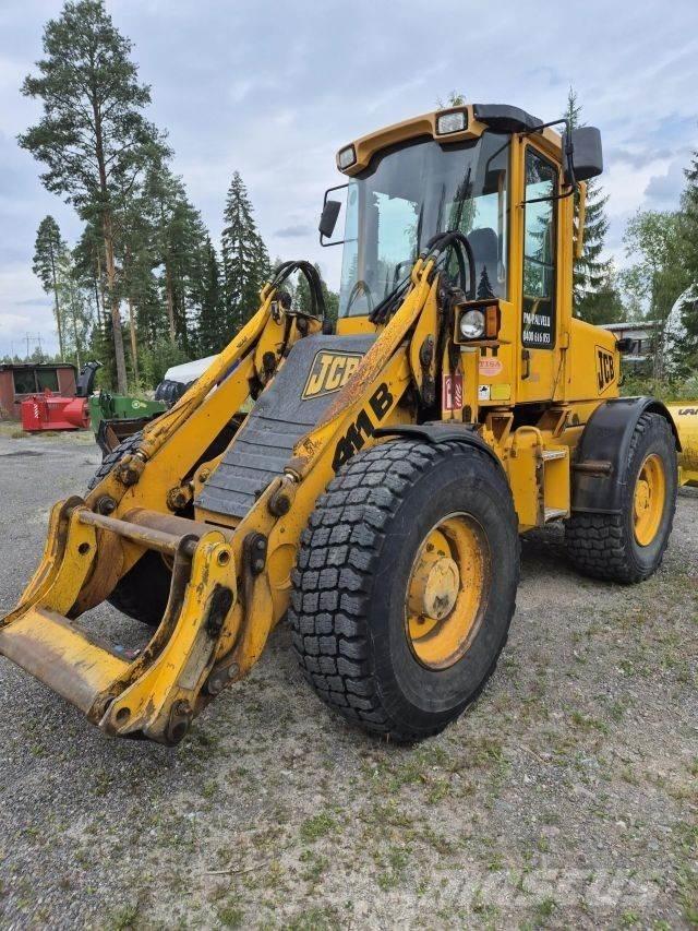 JCB 411B Pale gommate