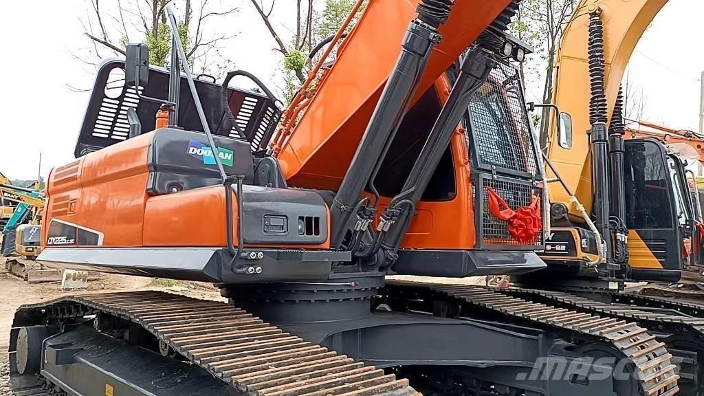 Doosan 225 LC-9 Escavatori cingolati