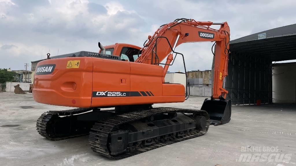 Doosan DX 225 Escavatori cingolati