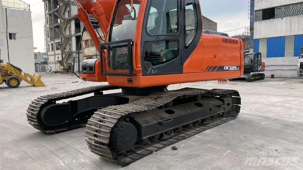 Doosan DX 225 Escavatori cingolati