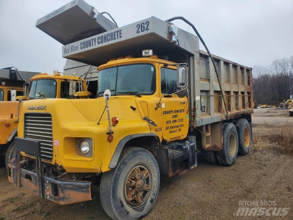 Mack DM690SX Camion ribaltabili