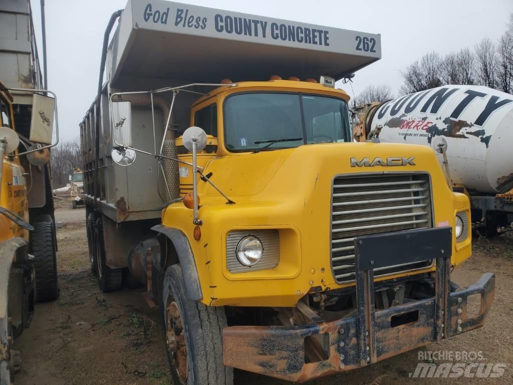 Mack DM690SX Camion ribaltabili
