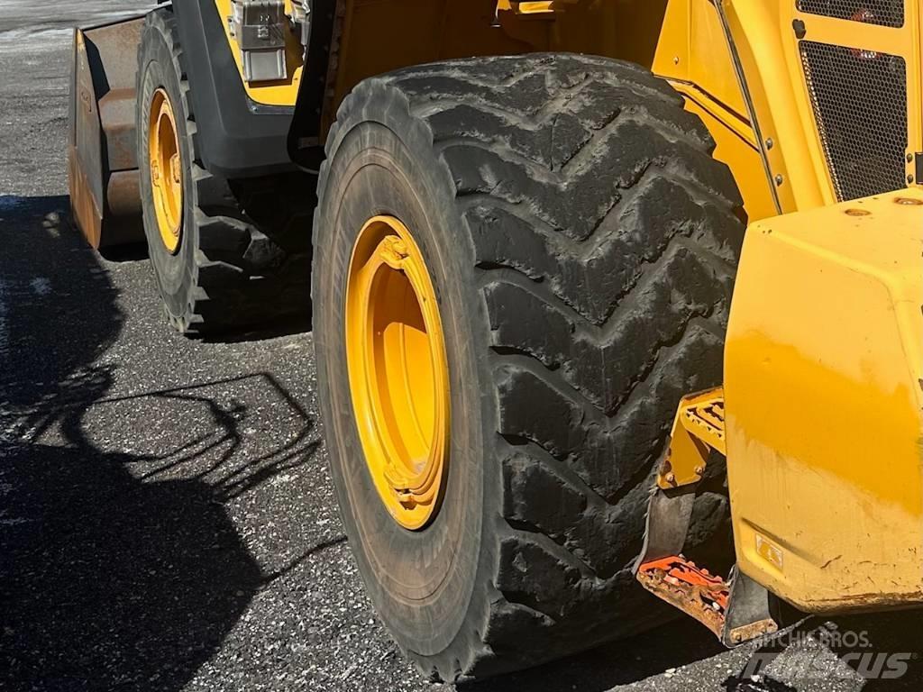 Volvo L 260 H Pale gommate