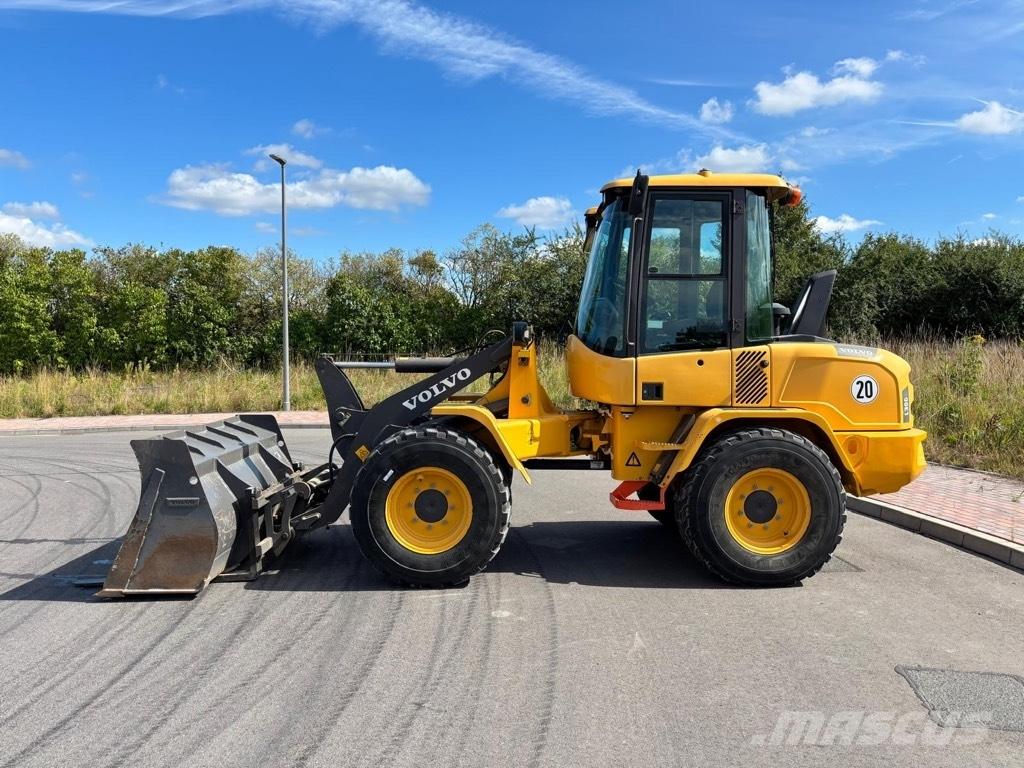 Volvo L 30 G Pale gommate