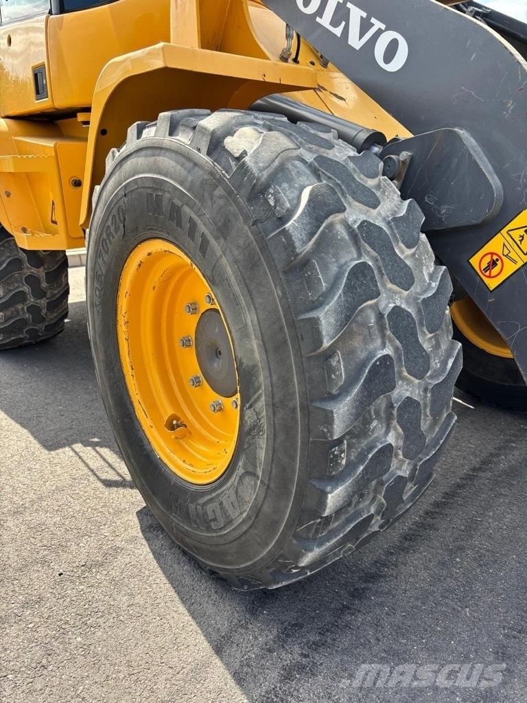 Volvo L 30 G Pale gommate