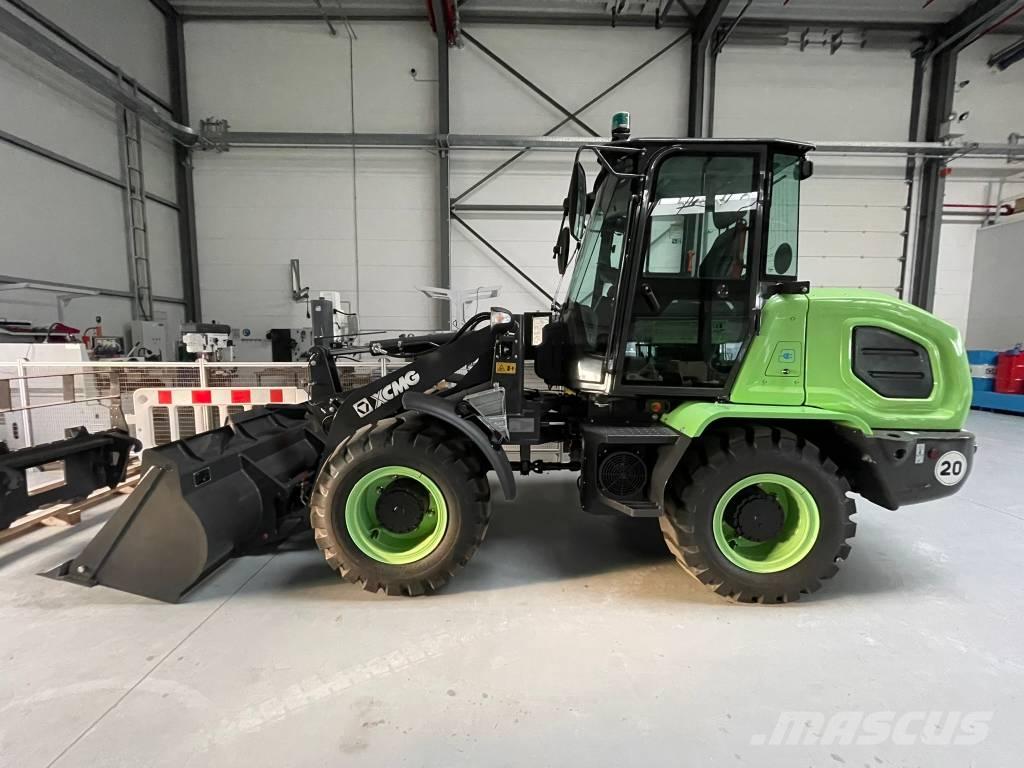 XCMG XC 918 EV Pale gommate