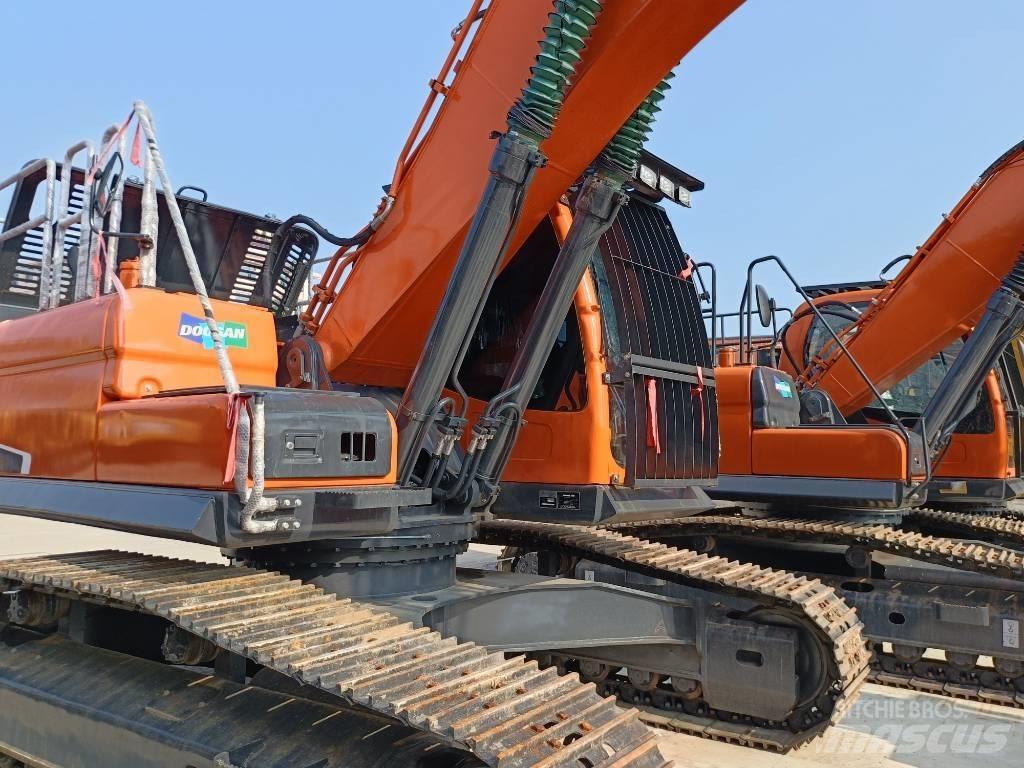 Doosan DX300-9 Escavatori cingolati