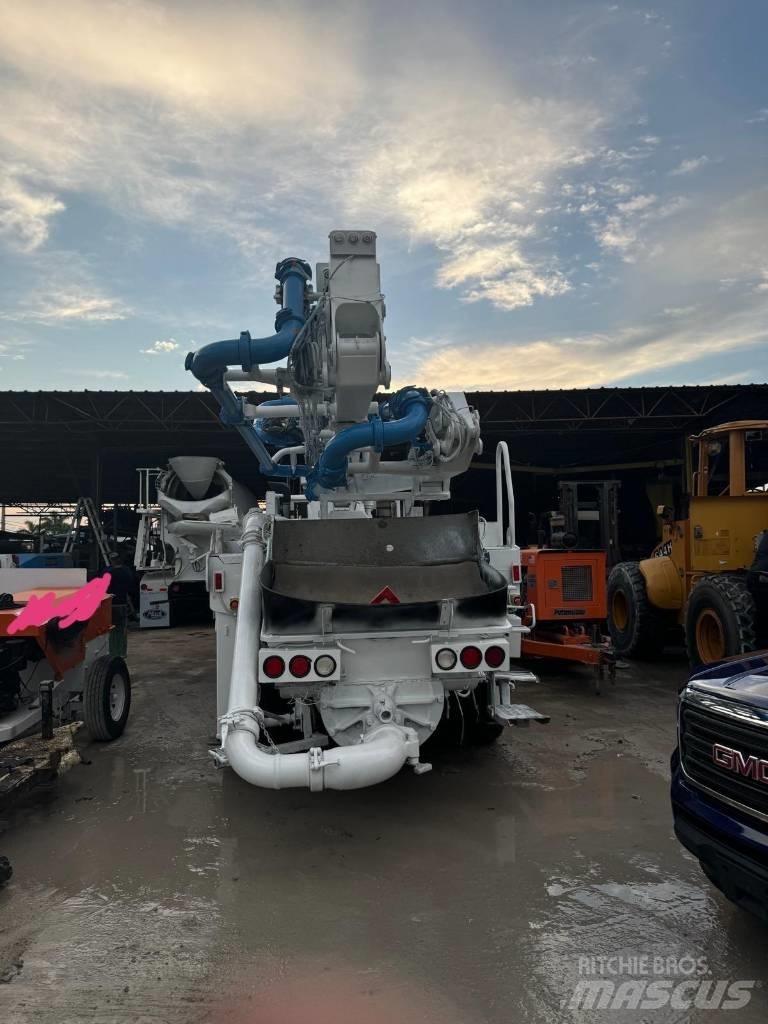 Schwing 31 z Autopompe per calcestruzzo