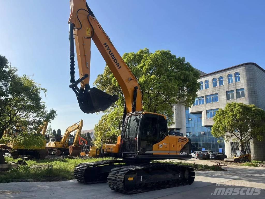 Hyundai R220-9S Escavatori gommati