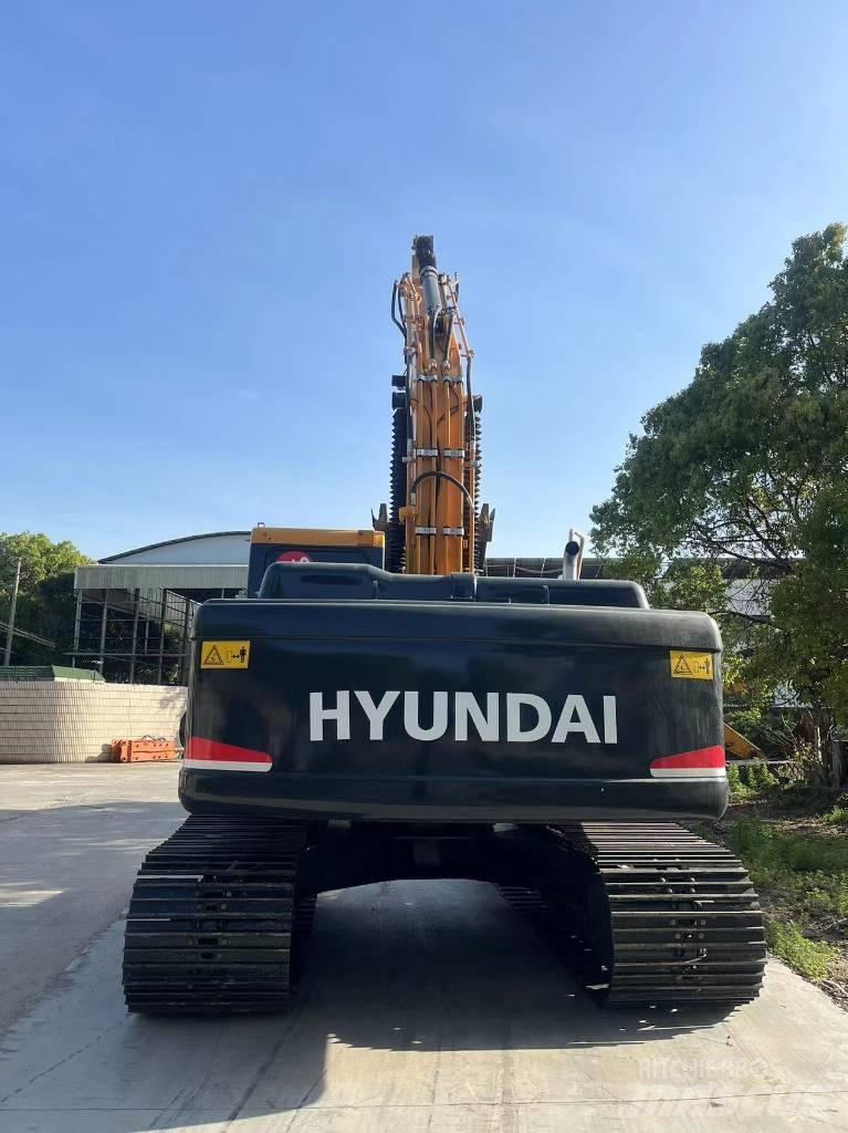 Hyundai R220-9S Escavatori gommati