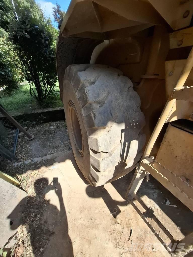 CAT 930 G Pale gommate