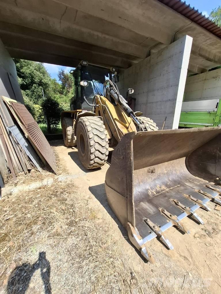 CAT 930 G Pale gommate