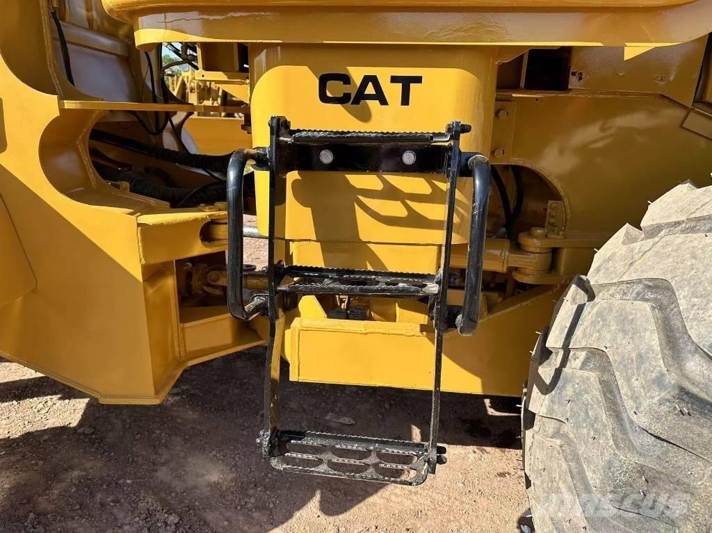 CAT 966H Pale gommate
